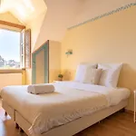 Hotel De La -