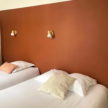 De La - Szálloda 2*