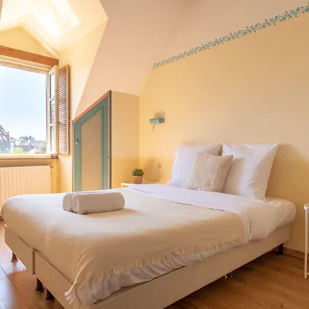 Hotel De La -