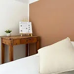 De La - Hotel 2*