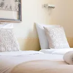 Hotel De La -