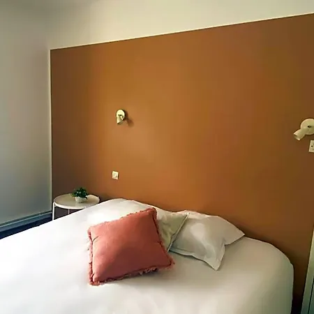 De La - Otel