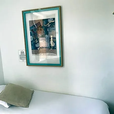 De La - Otel 2*