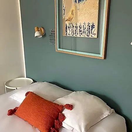 De La - Otel 2*